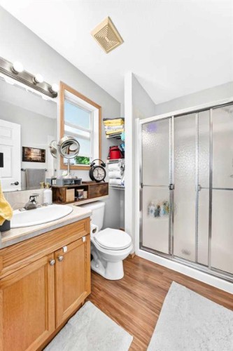 78 Drummond Avenue, Red Deer, AB - Indoor Photo Showing Bathroom