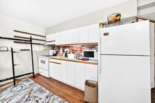 78 Drummond Avenue, Red Deer, AB - Indoor Photo Showing Kitchen