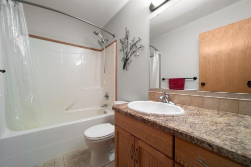 6308 30 Avenue, Camrose, AB - Indoor Photo Showing Bathroom