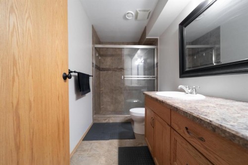 6308 30 Avenue, Camrose, AB - Indoor Photo Showing Bathroom