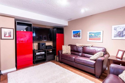 19 Maxwell Avenue, Red Deer, AB - Indoor Photo Showing Living Room