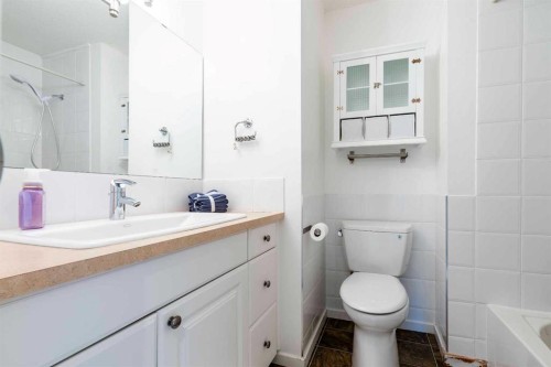19 Maxwell Avenue, Red Deer, AB - Indoor Photo Showing Bathroom