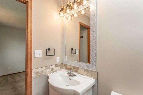 22 Bruns Crescent, Lacombe, AB - Indoor Photo Showing Bathroom