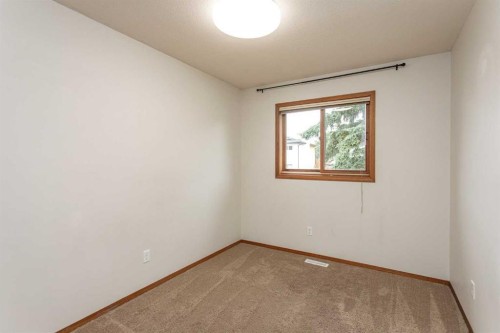 22 Bruns Crescent, Lacombe, AB - Indoor Photo Showing Other Room
