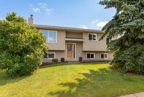 22 Bruns Crescent  Lacombe, AB T4L 1P1