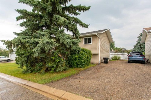 22 Bruns Crescent, Lacombe, AB - Outdoor