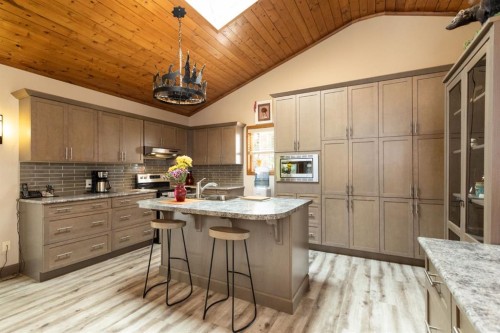 3411 Highway 54, Rural Red Deer County, AB - Indoor Photo Showing Kitchen With Upgraded Kitchen