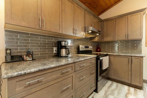 3411 Highway 54, Rural Red Deer County, AB - Indoor Photo Showing Kitchen