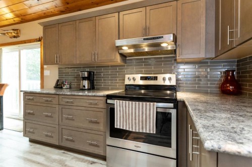 3411 Highway 54, Rural Red Deer County, AB - Indoor Photo Showing Kitchen With Upgraded Kitchen