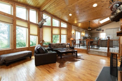 3411 Highway 54, Rural Red Deer County, AB - Indoor Photo Showing Living Room
