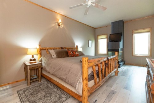 3411 Highway 54, Rural Red Deer County, AB - Indoor Photo Showing Bedroom