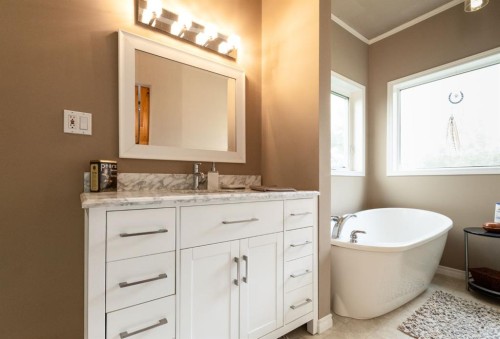 3411 Highway 54, Rural Red Deer County, AB - Indoor Photo Showing Bathroom
