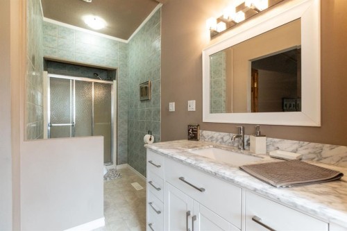 3411 Highway 54, Rural Red Deer County, AB - Indoor Photo Showing Bathroom