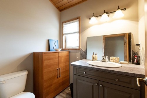 3411 Highway 54, Rural Red Deer County, AB - Indoor Photo Showing Bathroom