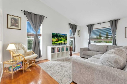 70 Garden Road, Lacombe, AB - Indoor Photo Showing Living Room