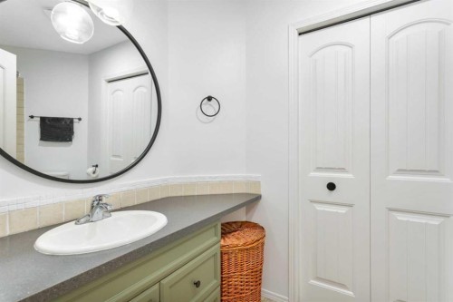 70 Garden Road, Lacombe, AB - Indoor Photo Showing Bathroom