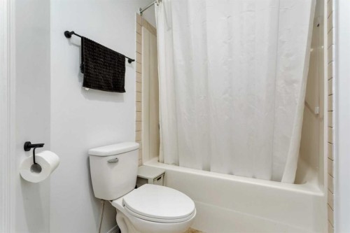 70 Garden Road, Lacombe, AB - Indoor Photo Showing Bathroom
