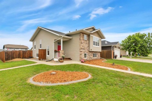 70 Garden Road, Lacombe, AB - Outdoor
