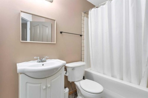 70 Garden Road, Lacombe, AB - Indoor Photo Showing Bathroom