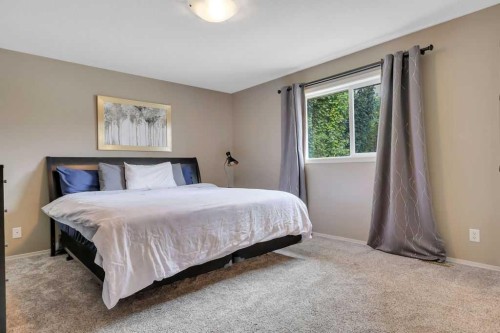 68 Isbister Close, Red Deer, AB - Indoor Photo Showing Bedroom