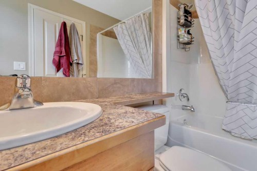 68 Isbister Close, Red Deer, AB - Indoor Photo Showing Bathroom