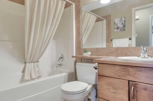 68 Isbister Close, Red Deer, AB - Indoor Photo Showing Bathroom