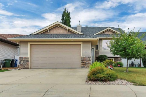 68 Isbister Close, Red Deer, AB - Outdoor