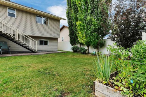 68 Isbister Close, Red Deer, AB - Outdoor