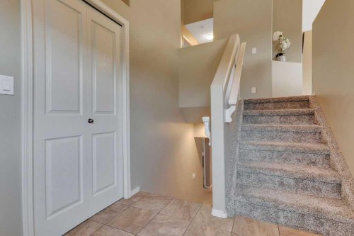 68 Isbister Close, Red Deer, AB - Indoor Photo Showing Other Room