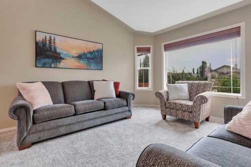 68 Isbister Close, Red Deer, AB - Indoor Photo Showing Living Room