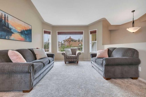 68 Isbister Close, Red Deer, AB - Indoor Photo Showing Living Room
