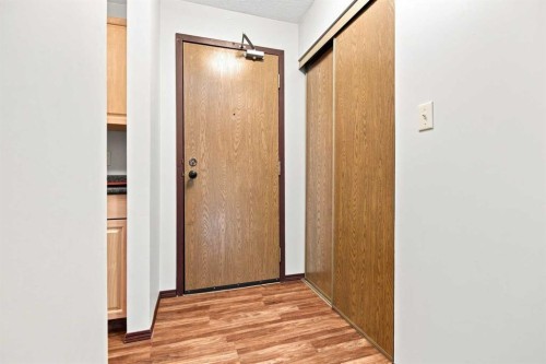 305-71 Cosgrove Crescent, Red Deer, AB - Indoor Photo Showing Other Room