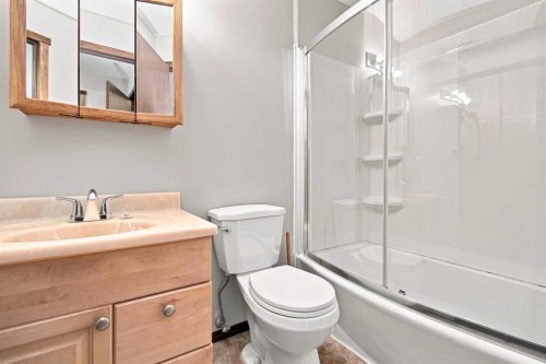 305-71 Cosgrove Crescent, Red Deer, AB - Indoor Photo Showing Bathroom
