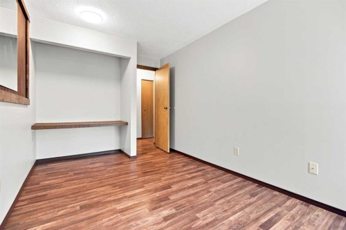 305-71 Cosgrove Crescent, Red Deer, AB - Indoor Photo Showing Other Room