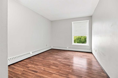 305-71 Cosgrove Crescent, Red Deer, AB - Indoor Photo Showing Other Room