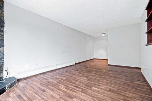 305-71 Cosgrove Crescent, Red Deer, AB - Indoor Photo Showing Other Room