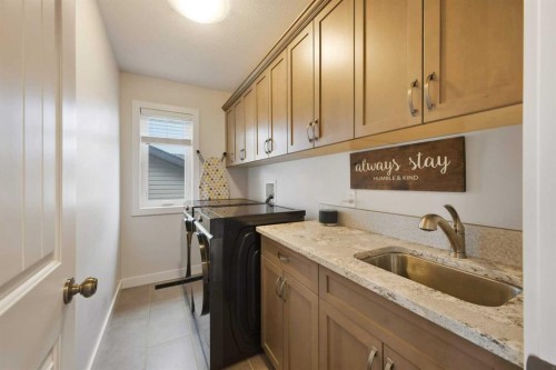 10 Viceroy Crescent, Olds, AB - Indoor Photo Showing Kitchen