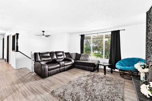 165 Wilson Crescent, Red Deer, AB - Indoor Photo Showing Living Room