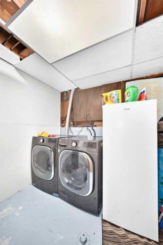 165 Wilson Crescent, Red Deer, AB - Indoor Photo Showing Laundry Room