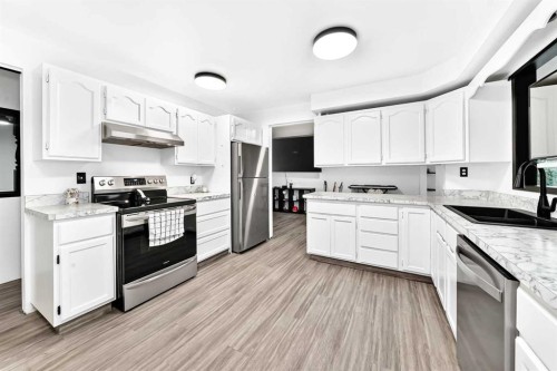 165 Wilson Crescent, Red Deer, AB - Indoor Photo Showing Kitchen