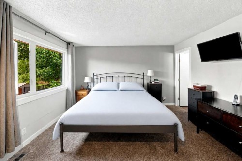 60 Conners Crescent, Red Deer, AB - Indoor Photo Showing Bedroom