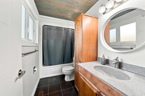 60 Conners Crescent, Red Deer, AB - Indoor Photo Showing Bathroom