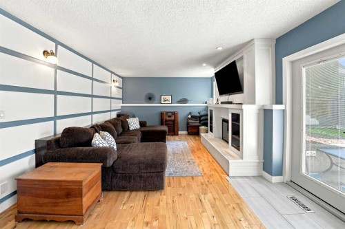 60 Conners Crescent, Red Deer, AB - Indoor Photo Showing Living Room