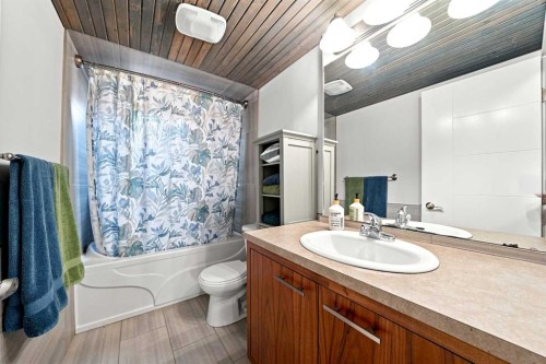 60 Conners Crescent, Red Deer, AB - Indoor Photo Showing Bathroom