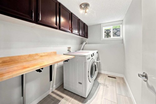 60 Conners Crescent, Red Deer, AB - Indoor Photo Showing Laundry Room