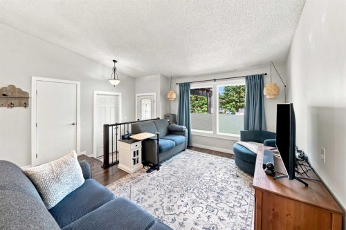 60 Conners Crescent, Red Deer, AB - Indoor Photo Showing Living Room