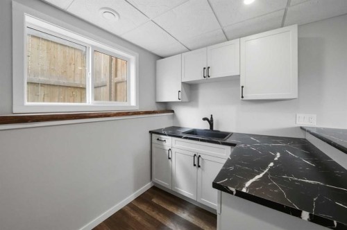 84 Heartland Crescent, Penhold, AB - Indoor Photo Showing Kitchen