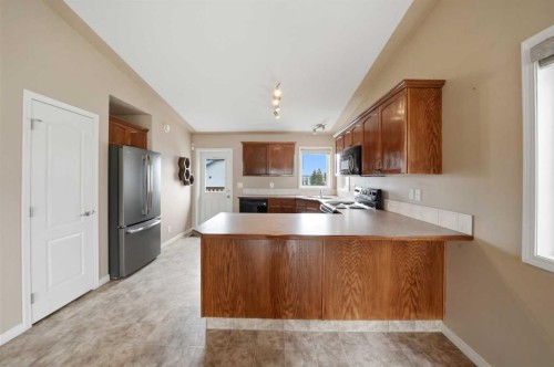 84 Heartland Crescent, Penhold, AB - Indoor Photo Showing Kitchen With Double Sink