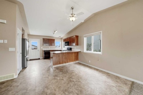 84 Heartland Crescent, Penhold, AB - Indoor Photo Showing Kitchen