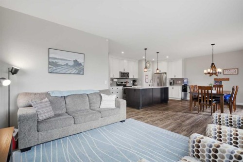 217 Augustus Way, Penhold, AB - Indoor Photo Showing Living Room